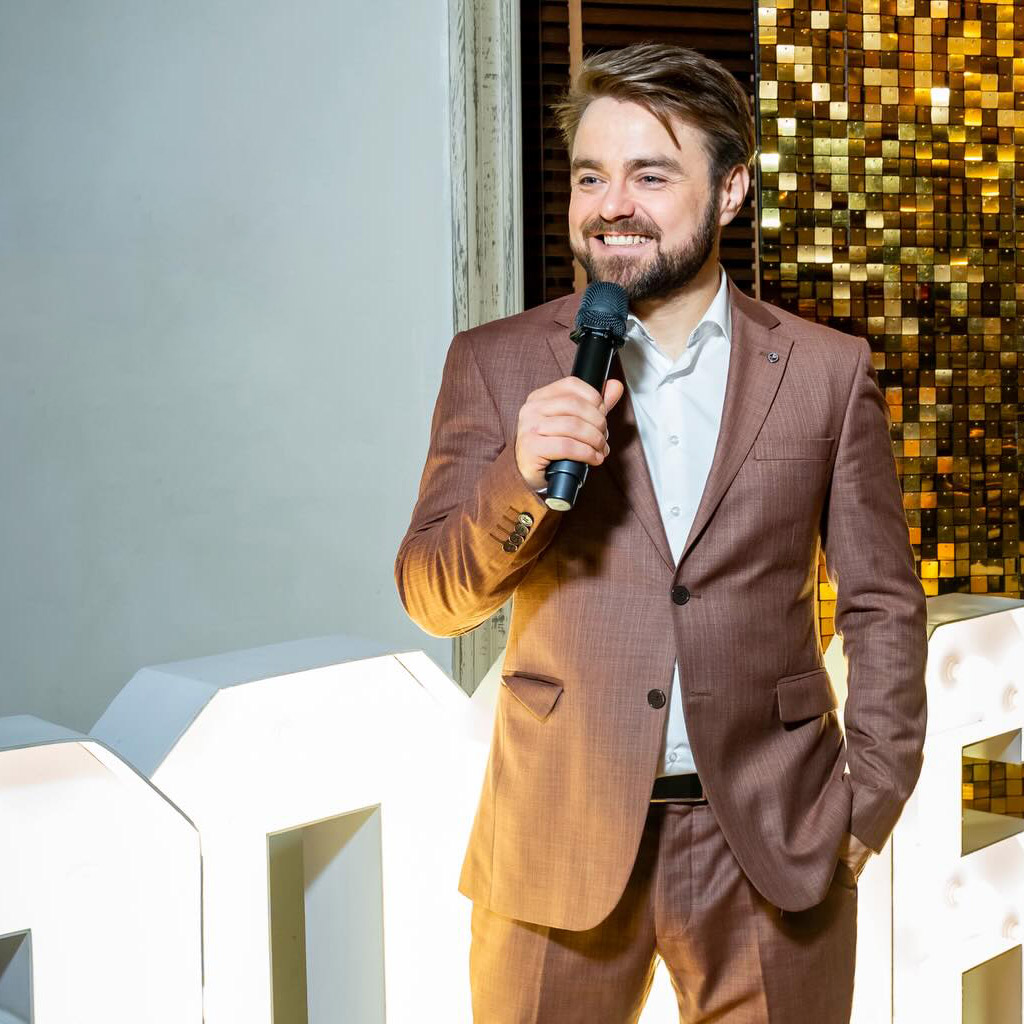 Коля Поляков - ведущий свадеб